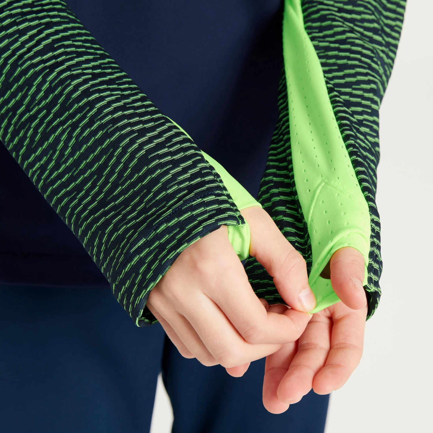 Kipsta Kids' 1/2 Zip Football Sweatshirt CLR 5 Kipsta Kids' 1/2 Zip Football Sweatshirt CLR - Image 3